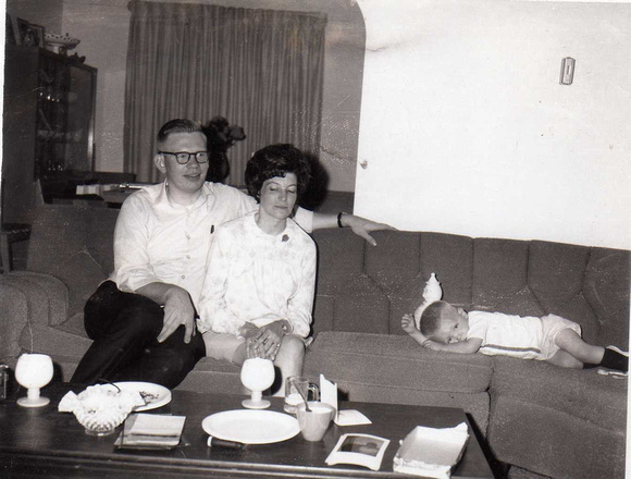 Stanley Primer his wife Nuova and Randy on couch