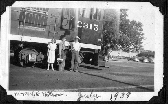 Vivian, Melvin and Wilson in July 1939 at the train.